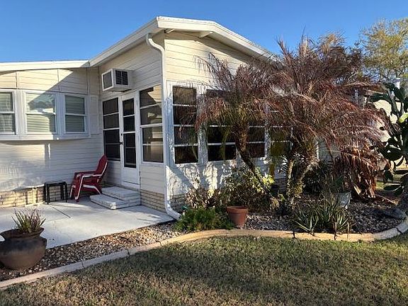 2nd image of 402 SE Snead Cir #101