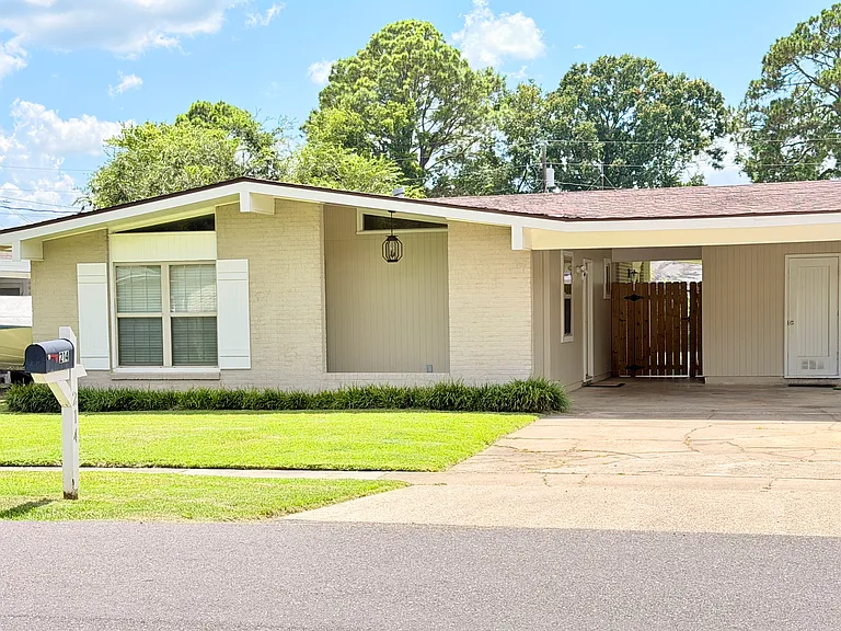 214 Harrell Dr — Photo 1