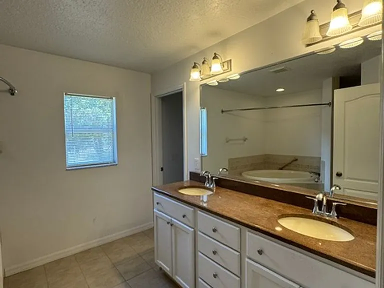 710 Avalon St SE — Photo 11