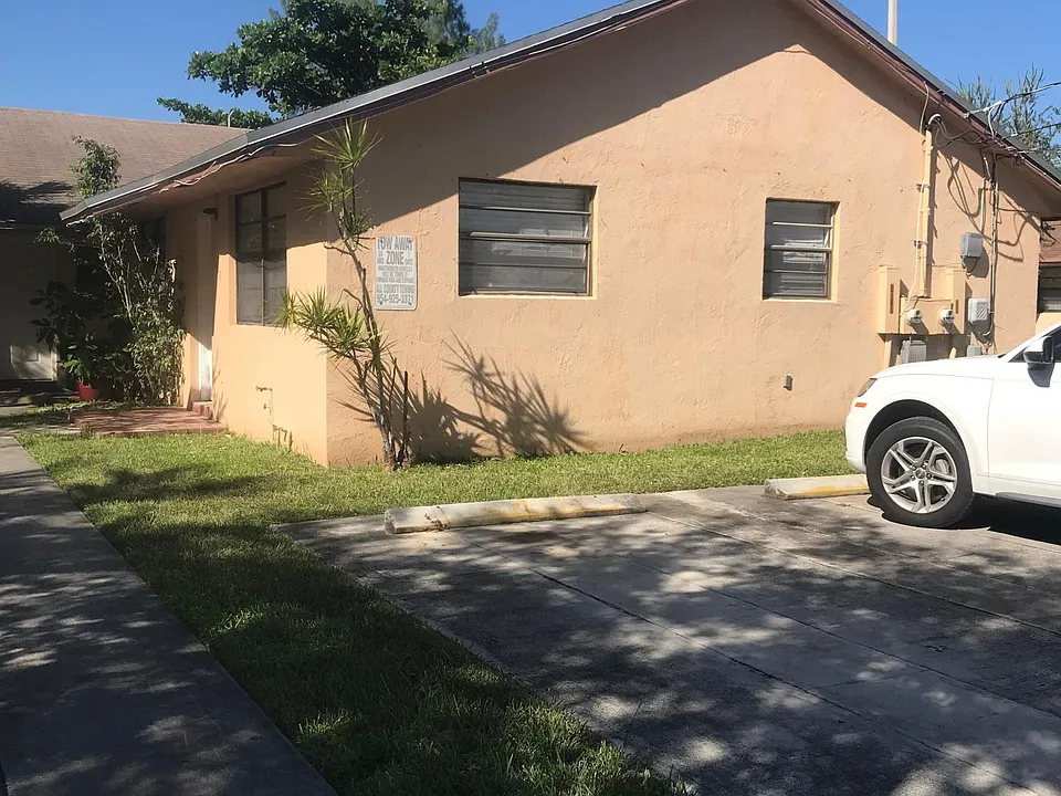 1008 SW 8th St
