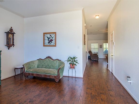 5th image of 100 Haymeadow Dr