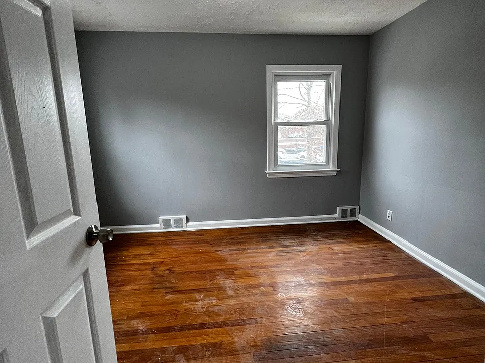 17 Civic St #1R — photo 2 of 3