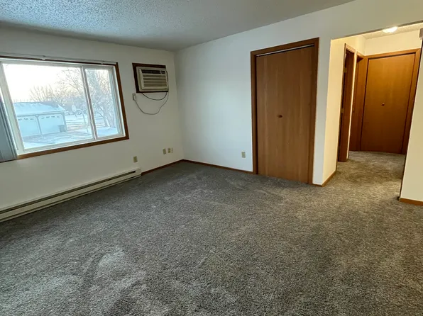 100 11th St NE, Hazen, ND 58545