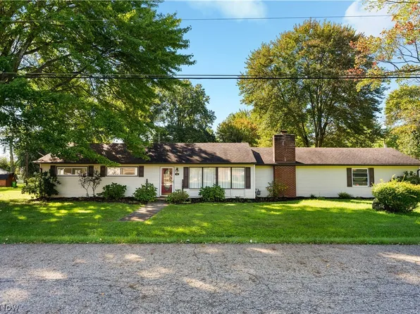 1566 Beechview Rd, Alliance, OH 44601