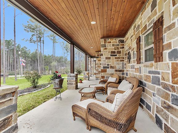 3rd image of 264 Grey Feather Rd