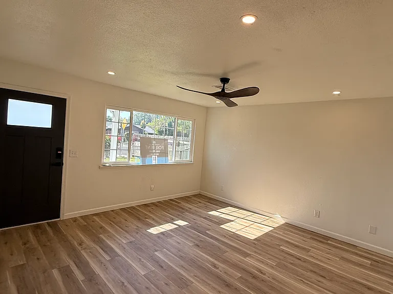 2208 Bell Ave — Photo 7