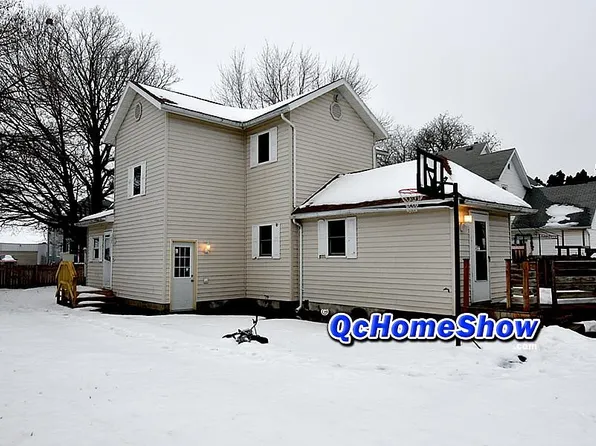 261 S Division St, Woodhull, IL 61490