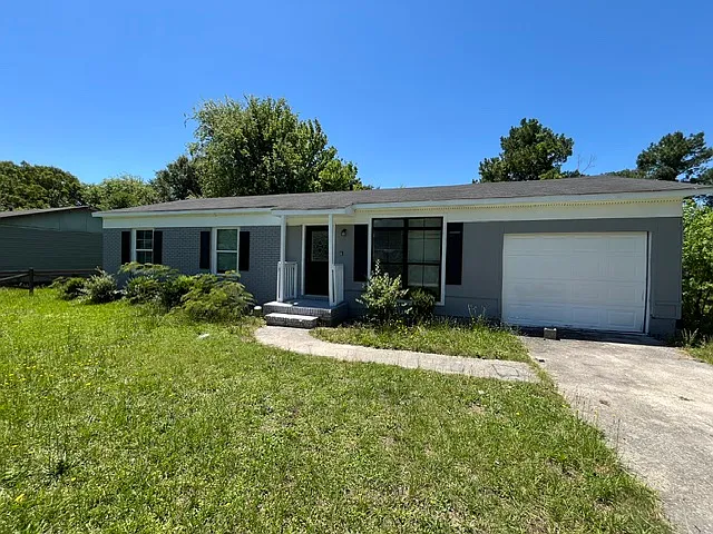2830 Village Green Dr — Photo 1