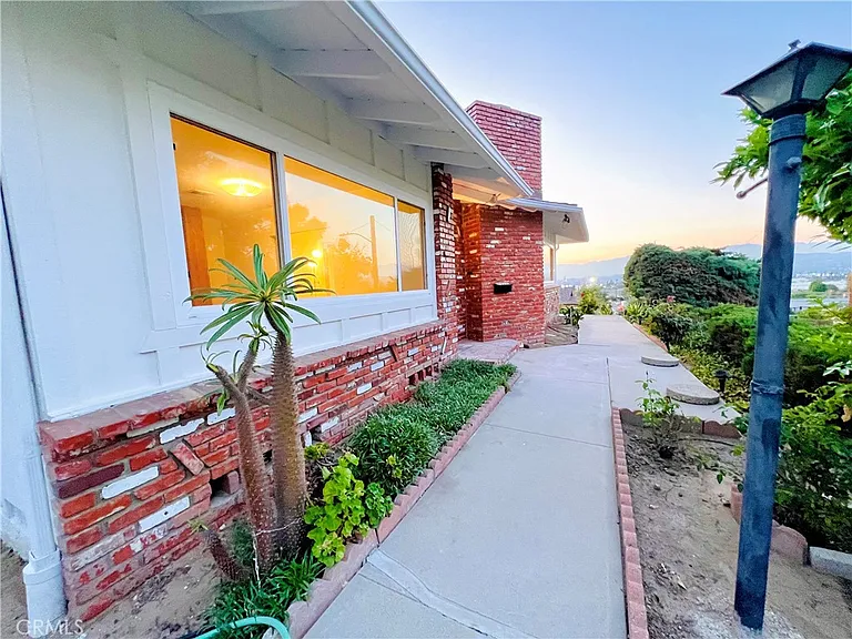 2277 Alexdale Ln — Photo 1