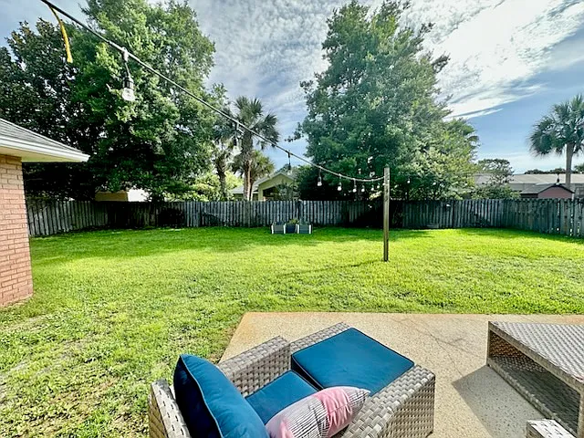 4025 Lauren Ct — Photo 17