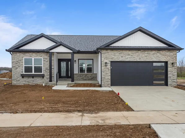 10 Meadow Dr, Monticello, IL 61856