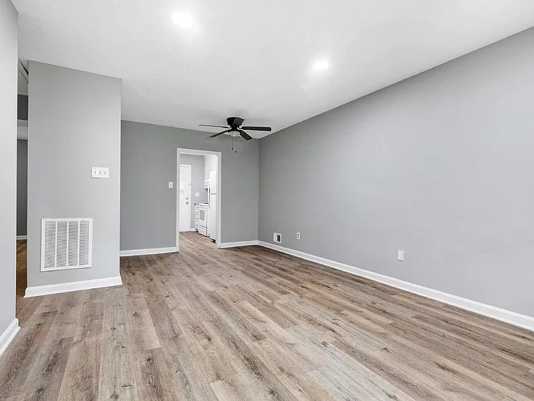 928 Jason Ct — Photo 7