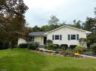 24 Gates Rd, Somerset, NJ 08873