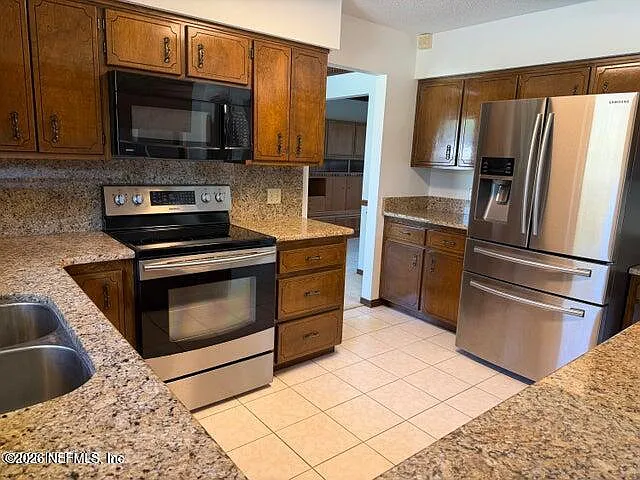 2295 Foxwood Dr — Photo 6