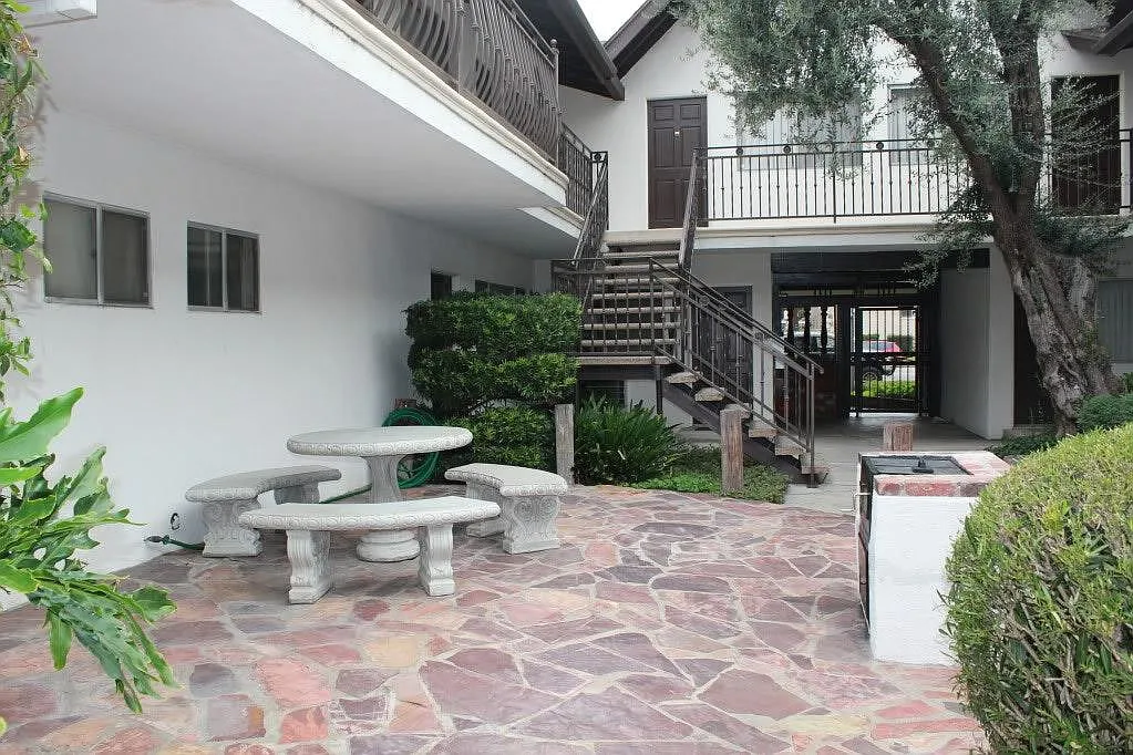 1 bed, 650 sqft, $1,950 — Photo 2