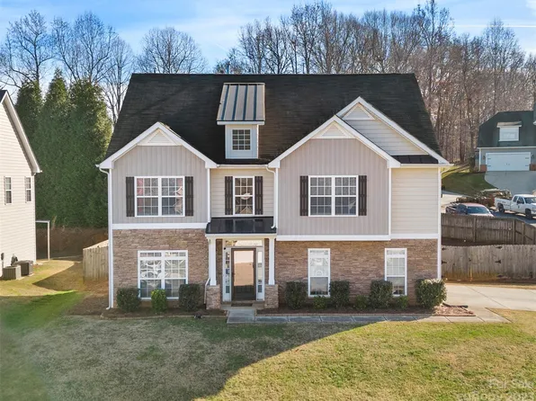5100 Meadow Woods Dr, Lowell, NC 28098