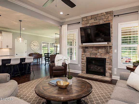 5th image of 9342 Sandy Springs Ln