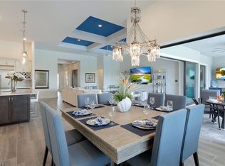 9562 Everglades Dr, Naples, FL 34120