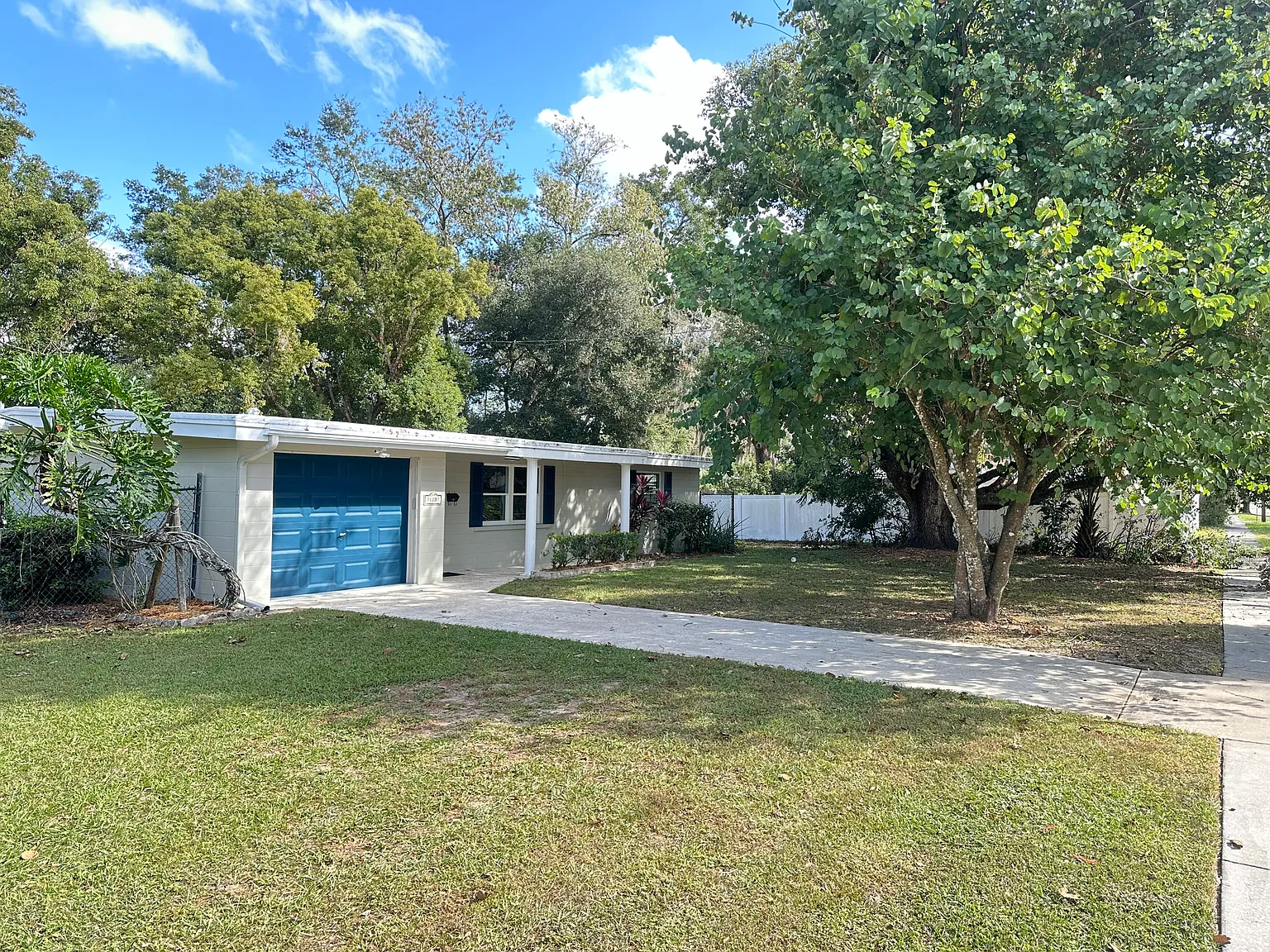 3 bed, 1000 sqft, $1,900 — Photo 2