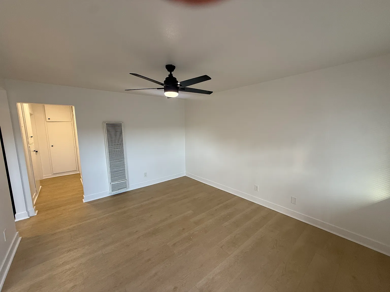 170 S Laurel St — Photo 2