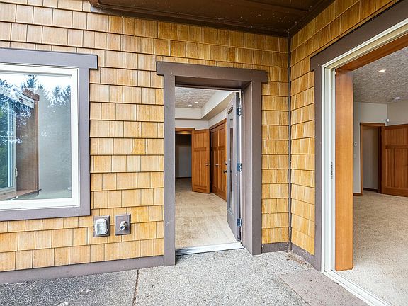 4th image of 3144 NE Cascara Ct