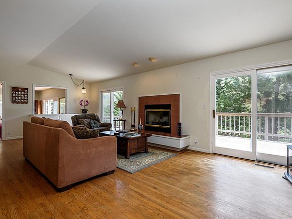 5th image of 364 Genevieve Ave