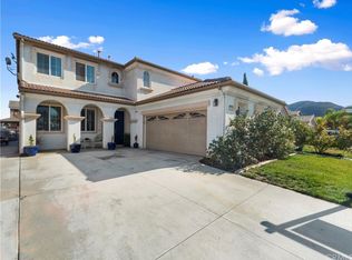 2104 Red Admiral Ln, Hemet, CA 92545