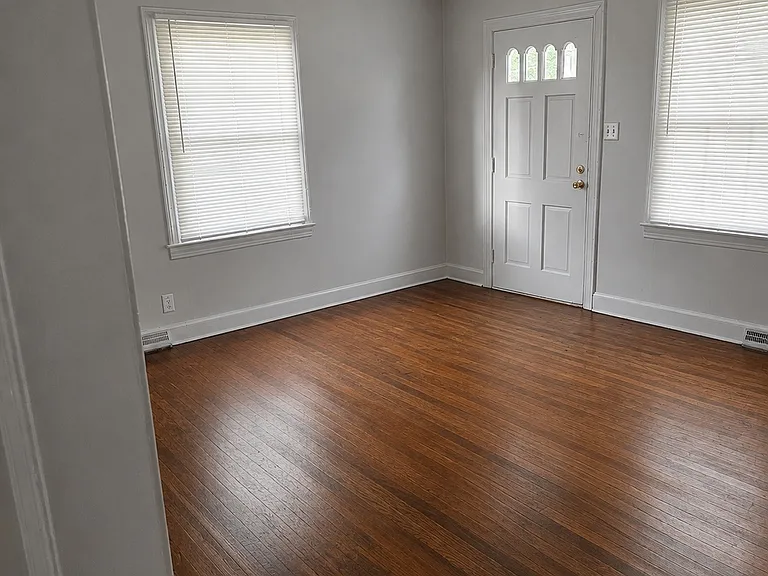 1507 Darden St — Photo 8