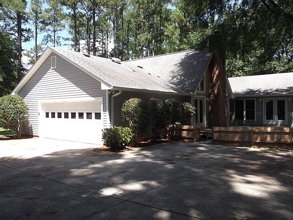 2nd image of 4802 Silver Lake Dr