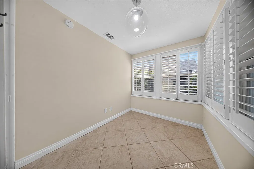 3 bed, 1118 sqft, $3,400 — Photo 4
