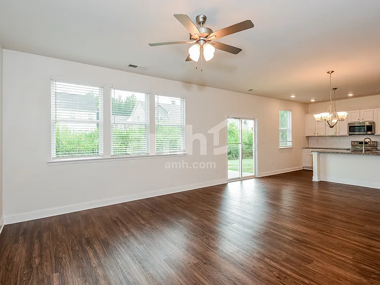 316 Bourne St — Photo 8