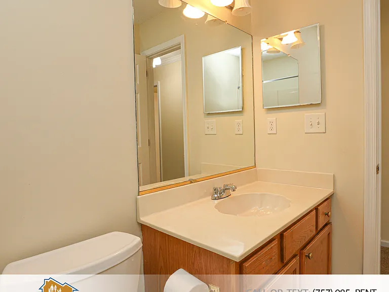 938 Churchill Ln — Photo 32