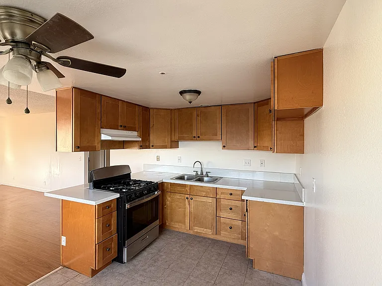 318 S Bush St #202 — Photo 5