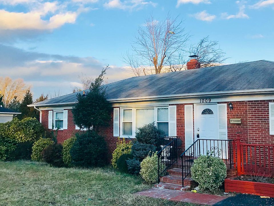 1st image of 1009 Woods Pl
