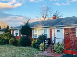 1009 Woods Pl, Alexandria, VA 22302
