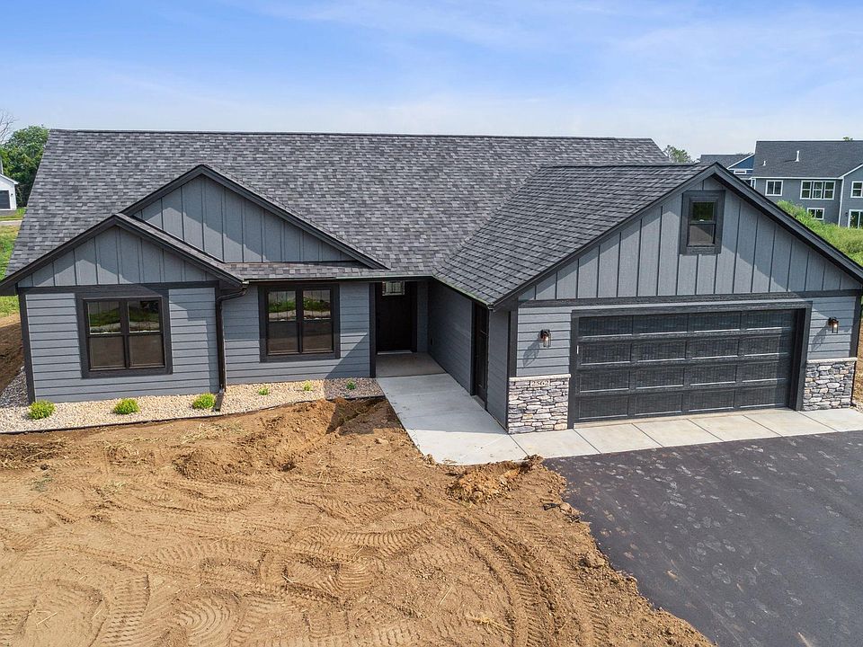 1st image of 2562 Meadows Dr