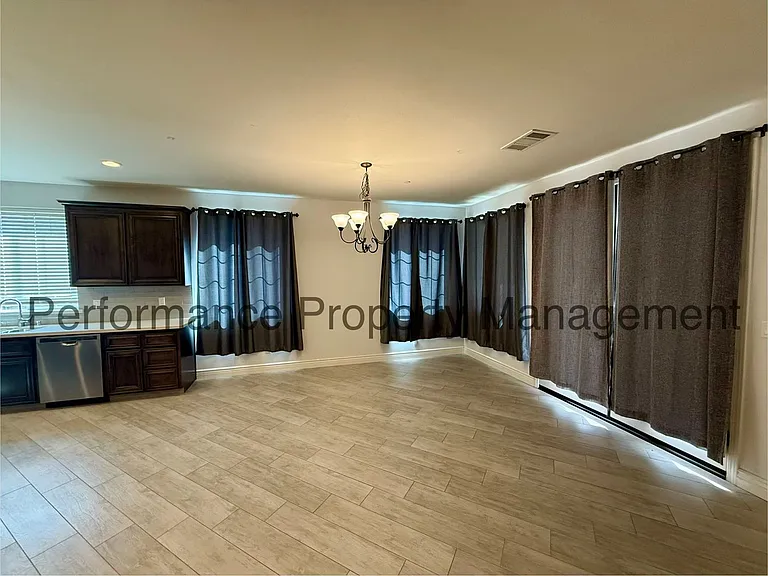 10400 Garden View Ln — Photo 4