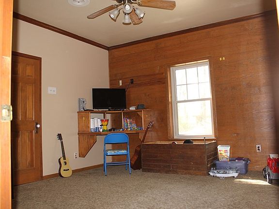 3rd image of 106 Lang Dr
