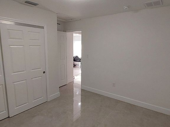 5th image of 1021 SE 11th Ter #1021