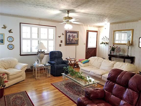 3rd image of 2070 Christian Cir SE
