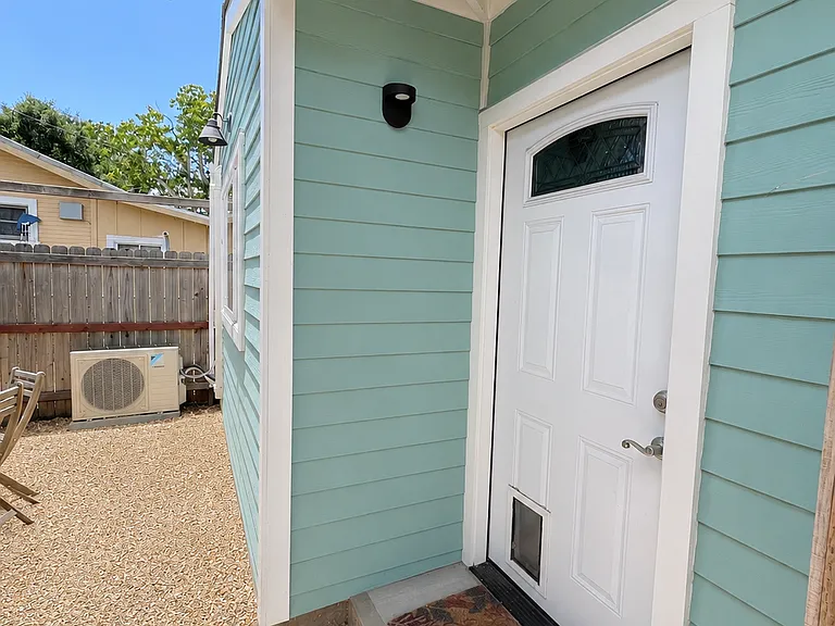 1429 Gillespie St — Photo 20