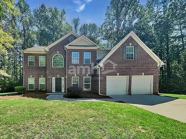 240 Shenandoah Trce — Photo 1