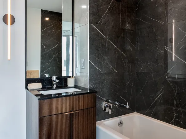 72-01 Queens Boulevard image 7 of 40