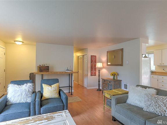 4th image of 1414 Goldenrod Dr SE