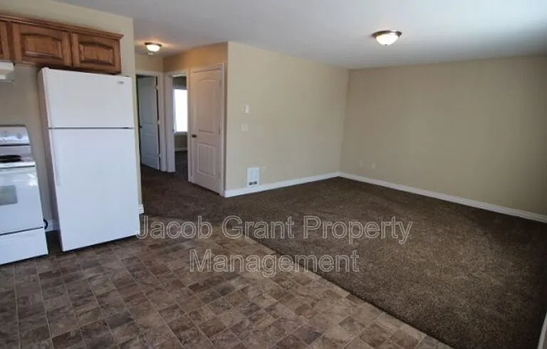 225 Opal Ct #1B — Photo 4