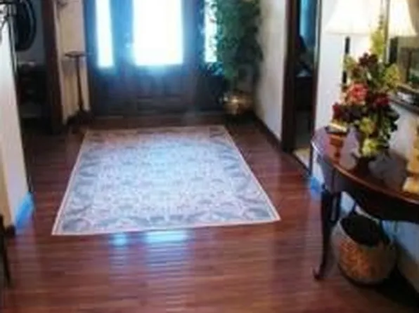 3718 Cambridge Dr, Hurricane, WV 25526