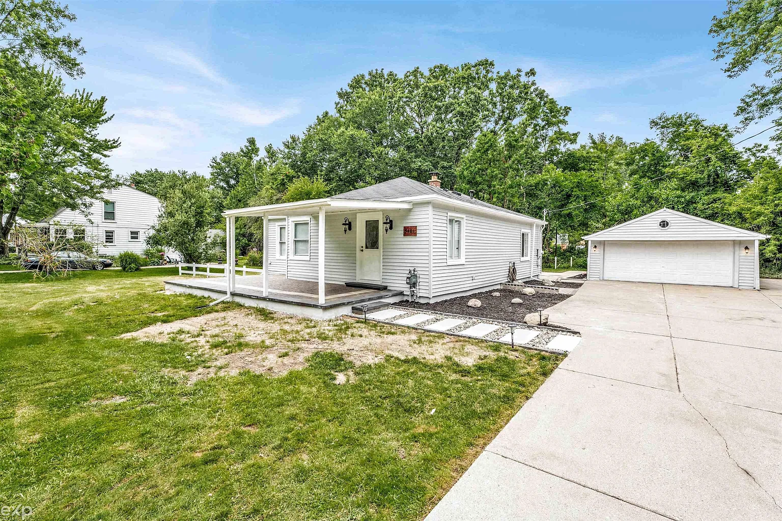 5481 Plymouth St photo 1