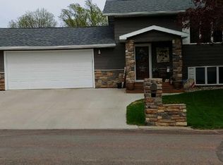 302 10th St SE, Watertown, SD 57201