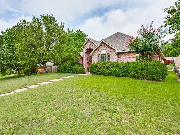 3rd image of 324 Elm Dr