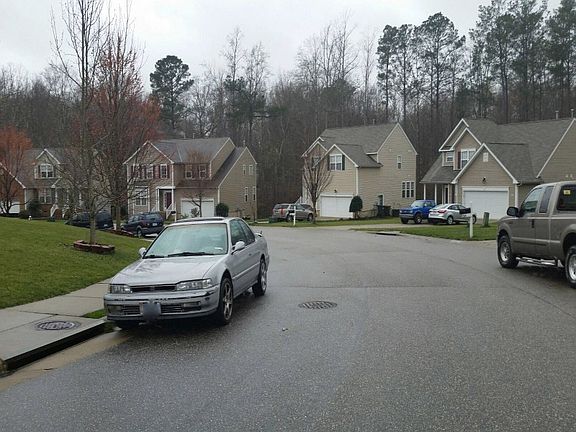 5th image of 513 Queensbury Ln